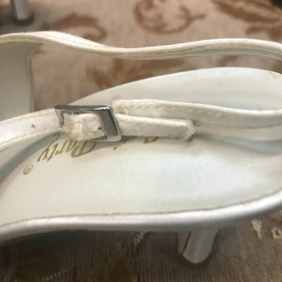 Dye-Able White Embroidered Roses Satin Slingback, Formal Pump Dress Shoe Wedding - Picture 9 of 15